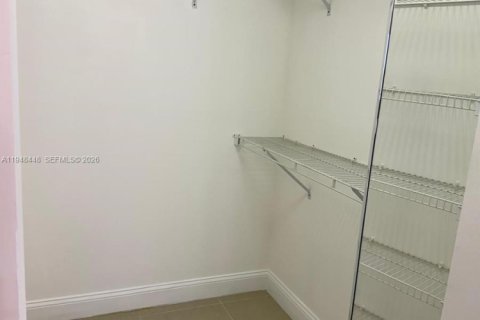 Снять в аренду кондоминиум в Пемброк-Пайнс, Флорида 2 спальни, 105.63м2, № 2004808 - фото 15