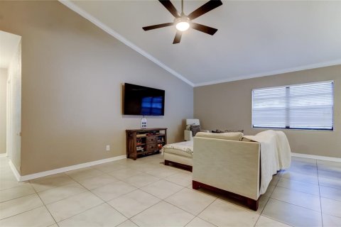 House in Tampa, Florida 3 bedrooms, 131.64 sq.m. № 1914556 - photo 4