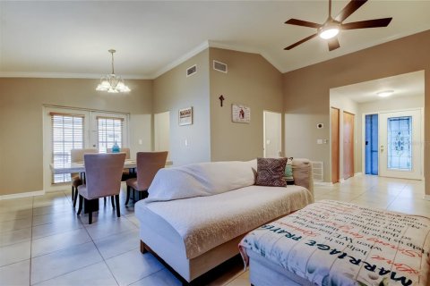 House in Tampa, Florida 3 bedrooms, 131.64 sq.m. № 1914556 - photo 11