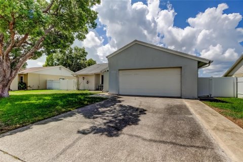 House in Tampa, Florida 3 bedrooms, 131.64 sq.m. № 1914556 - photo 2