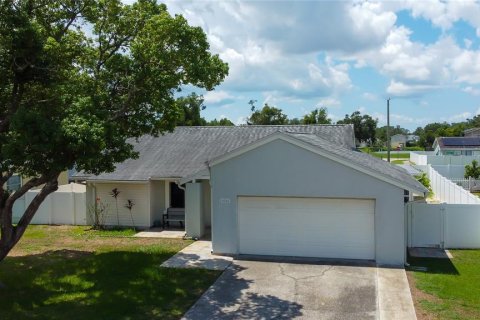 House in Tampa, Florida 3 bedrooms, 131.64 sq.m. № 1914556 - photo 3