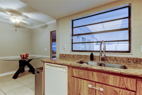 House in Tampa, Florida 3 bedrooms, 131.64 sq.m. № 1914556 - photo 19