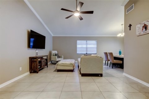 House in Tampa, Florida 3 bedrooms, 131.64 sq.m. № 1914556 - photo 6