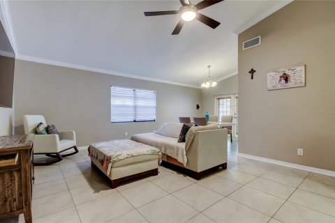House in Tampa, Florida 3 bedrooms, 131.64 sq.m. № 1914556 - photo 5