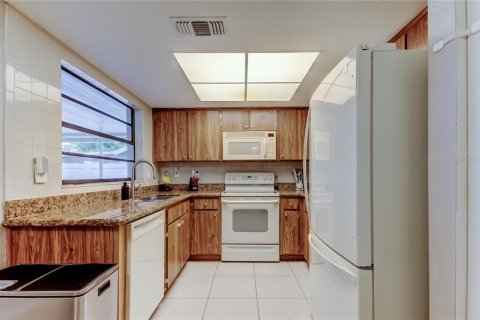 House in Tampa, Florida 3 bedrooms, 131.64 sq.m. № 1914556 - photo 16
