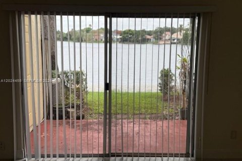 Touwnhouse à vendre à Cooper City, Floride: 2 chambres, 116.87 m2 № 2243538 - photo 13