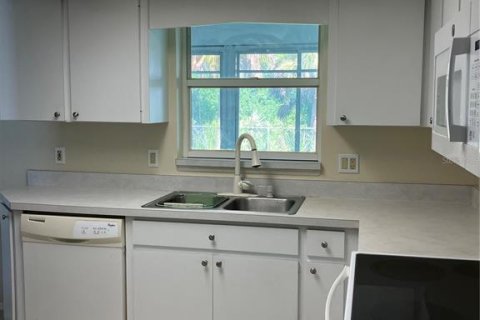 Villa ou maison à louer à North Port, Floride: 3 chambres, 116.96 m2 № 2428983 - photo 8