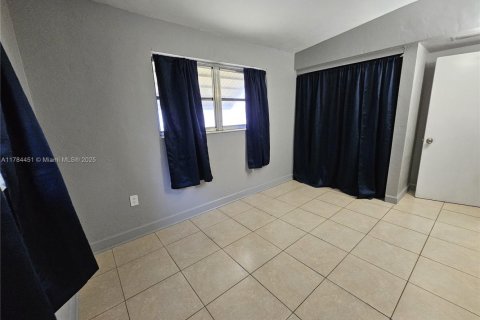House in Fort Lauderdale, Florida 4 bedrooms, 100.8 sq.m. № 1739564 - photo 16