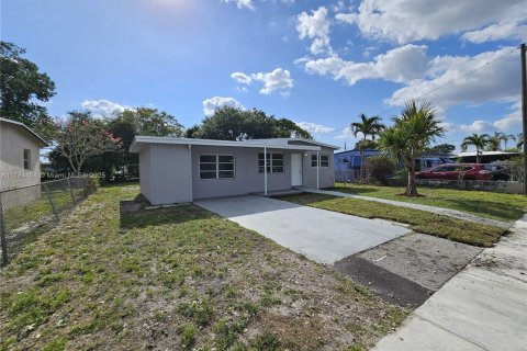 House in Fort Lauderdale, Florida 4 bedrooms, 100.8 sq.m. № 1739564 - photo 22