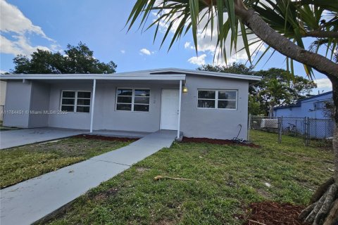 House in Fort Lauderdale, Florida 4 bedrooms, 100.8 sq.m. № 1739564 - photo 19