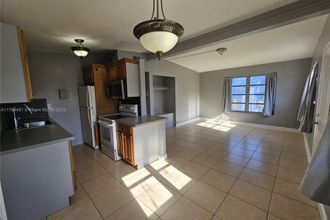 House in Fort Lauderdale, Florida 4 bedrooms, 100.8 sq.m. № 1739564 - photo 3