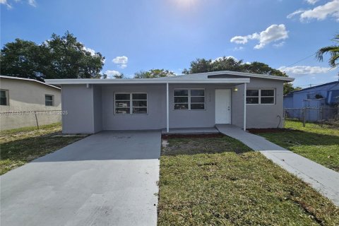 House in Fort Lauderdale, Florida 4 bedrooms, 100.8 sq.m. № 1739564 - photo 1