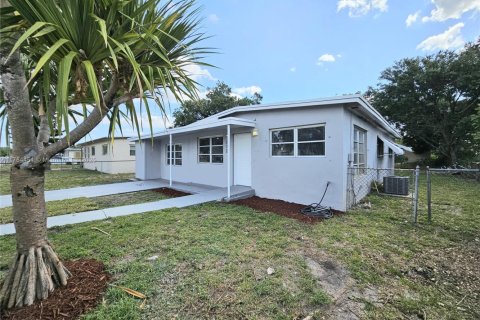 House in Fort Lauderdale, Florida 4 bedrooms, 100.8 sq.m. № 1739564 - photo 20