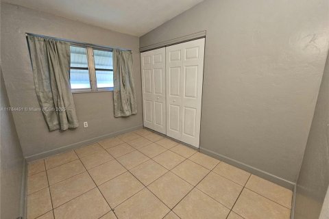 House in Fort Lauderdale, Florida 4 bedrooms, 100.8 sq.m. № 1739564 - photo 12