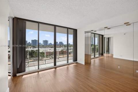 Copropriété à vendre à Aventura, Floride: 2 chambres, 132.85 m2 № 2009881 - photo 8