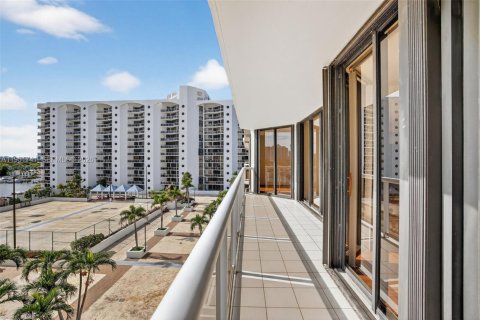 Copropriété à vendre à Aventura, Floride: 2 chambres, 132.85 m2 № 2009881 - photo 11