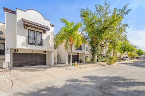 Townhouse in Tampa, Florida 3 bedrooms, 157.56 sq.m. № 2111323