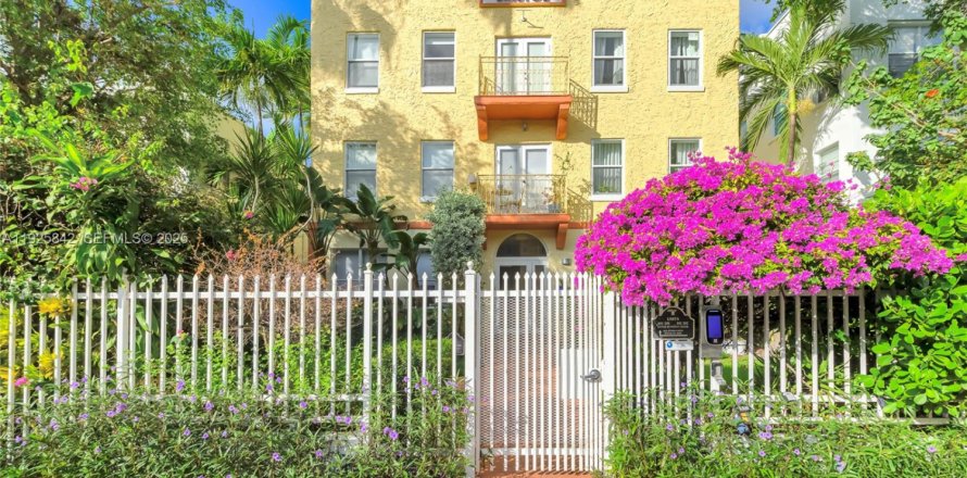 Кондоминиум с 2 спальнями в Майами-Бич, Флорида № 1984425