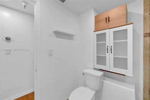 Купить кондоминиум в Майами-Бич, Флорида 2 спальни, 86.49м2, № 1984425 - фото 23