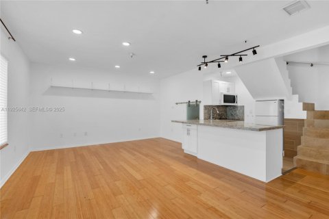 Купить кондоминиум в Майами-Бич, Флорида 2 спальни, 86.49м2, № 1984425 - фото 2