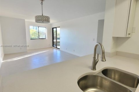 Copropriété à louer à Coral Springs, Floride: 2 chambres, 86.68 m2 № 2169313 - photo 6