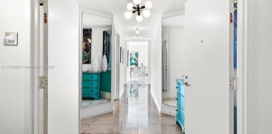 Condo in Aventura, Florida, 3 bedrooms  № 1981229