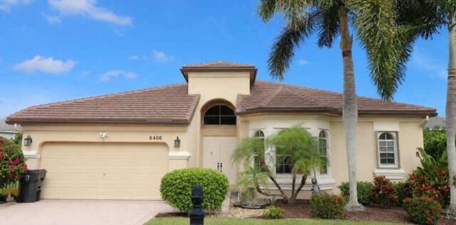Villa ou maison à Lake Worth, Floride 4 chambres, 230.4 m2 № 2343484