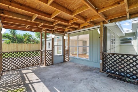 House in Gulfport, Florida 2 bedrooms, 134.43 sq.m. № 1900814 - photo 28