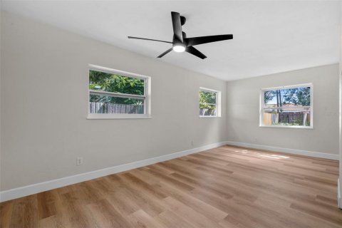House in Gulfport, Florida 2 bedrooms, 134.43 sq.m. № 1900814 - photo 19