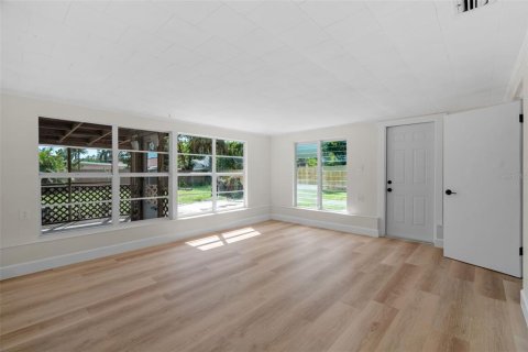 House in Gulfport, Florida 2 bedrooms, 134.43 sq.m. № 1900814 - photo 24