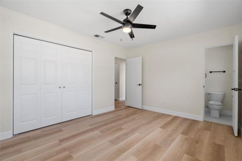 House in Gulfport, Florida 2 bedrooms, 134.43 sq.m. № 1900814 - photo 17