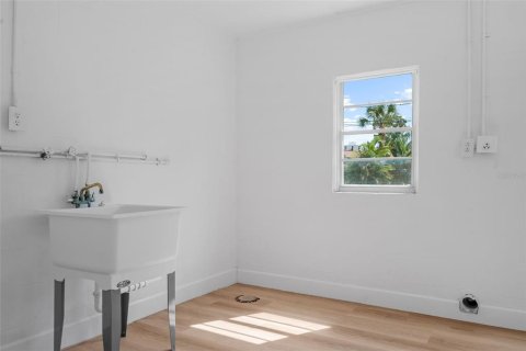 House in Gulfport, Florida 2 bedrooms, 134.43 sq.m. № 1900814 - photo 26