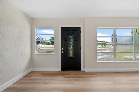 House in Gulfport, Florida 2 bedrooms, 134.43 sq.m. № 1900814 - photo 6