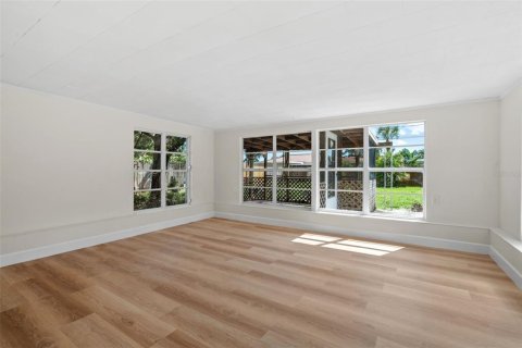House in Gulfport, Florida 2 bedrooms, 134.43 sq.m. № 1900814 - photo 23
