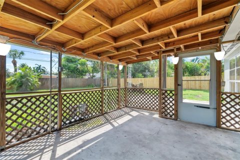 House in Gulfport, Florida 2 bedrooms, 134.43 sq.m. № 1900814 - photo 29