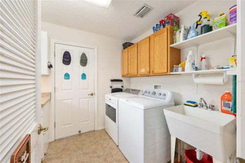 House in The Villages, Florida 3 bedrooms, 192.77 sq.m. № 1686443 - photo 19
