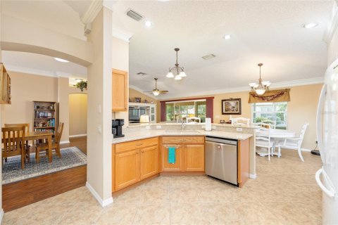 House in The Villages, Florida 3 bedrooms, 192.77 sq.m. № 1686443 - photo 15