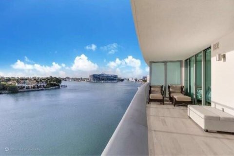 Copropriété à vendre à Miami Beach, Floride: 2 chambres, 109.16 m2 № 1977220 - photo 1