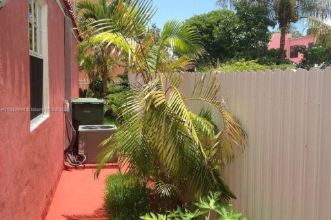 Villa ou maison à louer à Miami, Floride: 2 chambres, 85.93 m2 № 1839184 - photo 16
