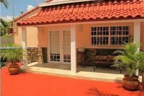 Villa ou maison à louer à Miami, Floride: 2 chambres, 85.93 m2 № 1839184 - photo 9