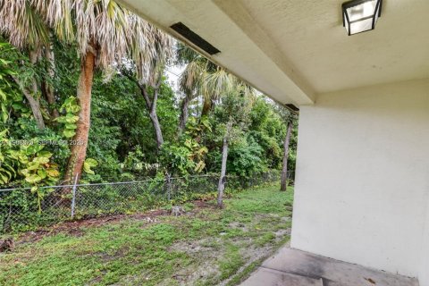 Touwnhouse à louer à West Palm Beach, Floride: 4 chambres, 166.3 m2 № 2032198 - photo 16