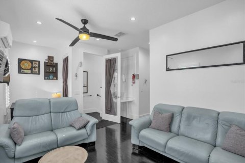 Commercial property in Winter Park, Florida 6 bedrooms, 212 sq.m. № 2212725 - photo 29