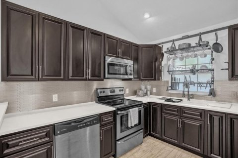 Commercial property in Winter Park, Florida 6 bedrooms, 212 sq.m. № 2212725 - photo 8