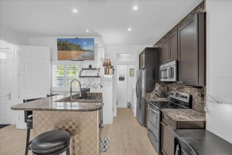 Commercial property in Winter Park, Florida 6 bedrooms, 212 sq.m. № 2212725 - photo 22