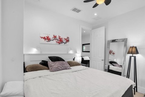 Commercial property in Winter Park, Florida 6 bedrooms, 212 sq.m. № 2212725 - photo 25