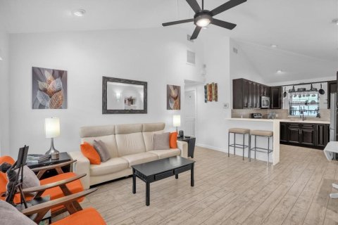 Commercial property in Winter Park, Florida 6 bedrooms, 212 sq.m. № 2212725 - photo 5