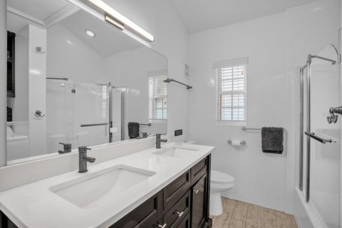 Commercial property in Winter Park, Florida 6 bedrooms, 212 sq.m. № 2212725 - photo 14