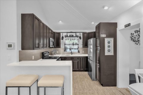 Commercial property in Winter Park, Florida 6 bedrooms, 212 sq.m. № 2212725 - photo 6