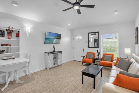 Commercial property in Winter Park, Florida 6 bedrooms, 212 sq.m. № 2212725 - photo 4