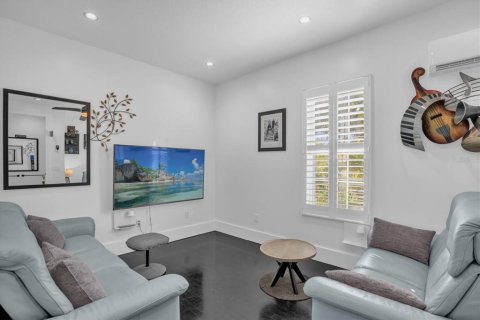 Commercial property in Winter Park, Florida 6 bedrooms, 212 sq.m. № 2212725 - photo 30